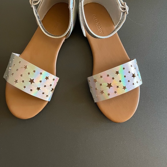 Old Navy - Girls Silver Sandals Size 1 ~ Preowned ~ Stars - Picture 8 of 10